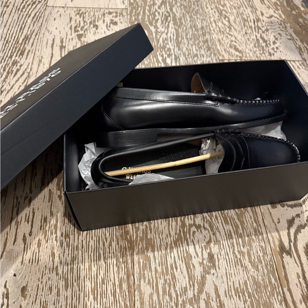 Never Work Bass Weejuns Black Leather Loafers